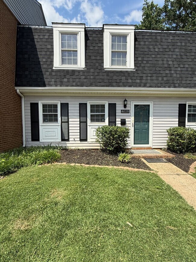 Building Photo - Beautifully updated 3-bedroom townhome in the heart of South Charlotte.