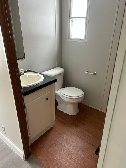 Master bathroom - 489 Vanzant Rd