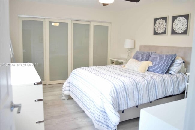 Building Photo - 4708 SW 67th Ave