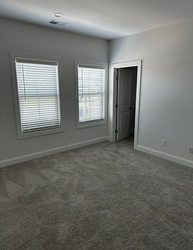 Building Photo - Luxury Town Home - Williamson County