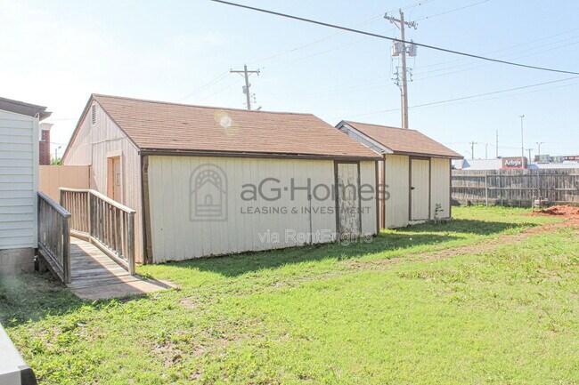 Building Photo - 317 W Peach St