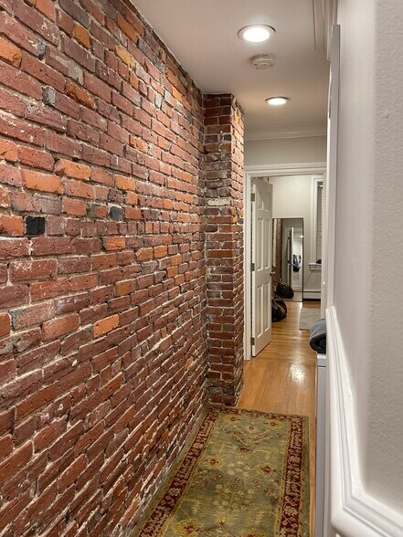 Hallway to bedrooms - 18 Garden St