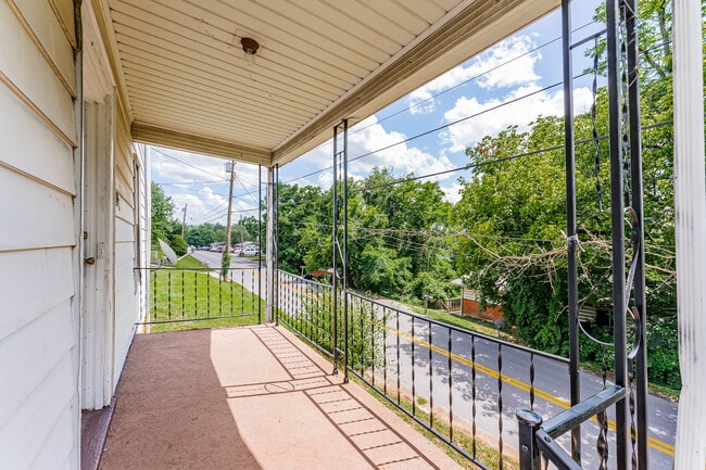 Building Photo - 975 Dorsey Ave