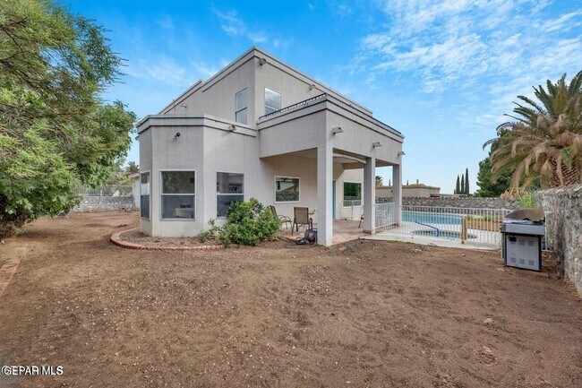 Building Photo - 1121 Regal Ridge Dr