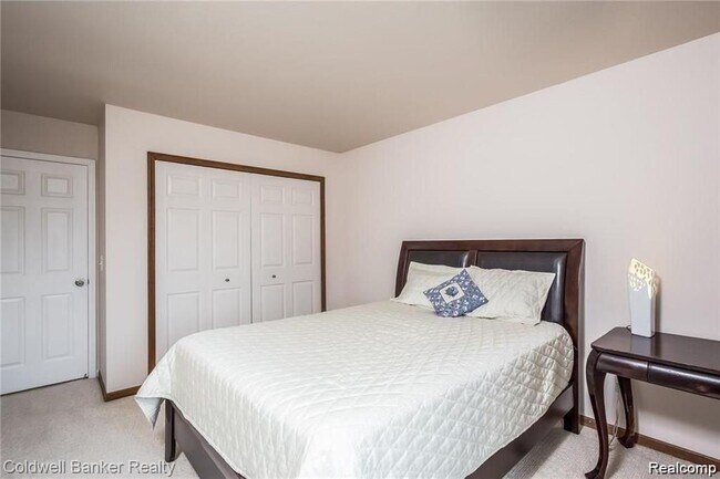 Building Photo - 3290 Bennington Dr