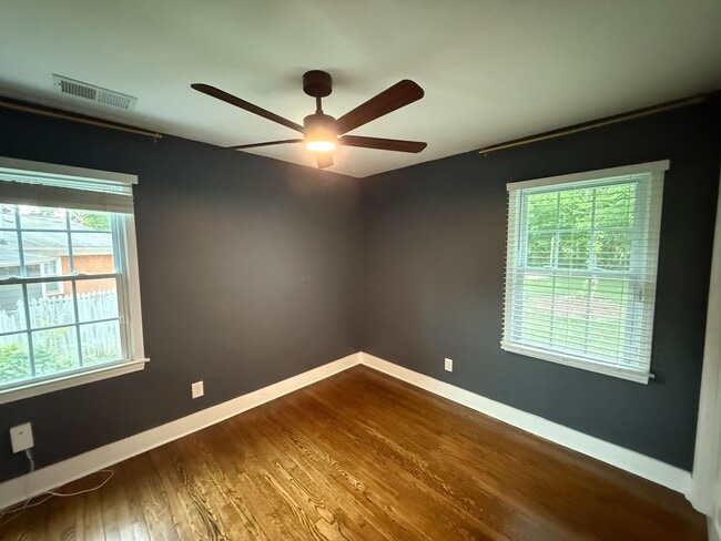 Building Photo - Beautiful Three Bedroom Home in Plaza Midwood!