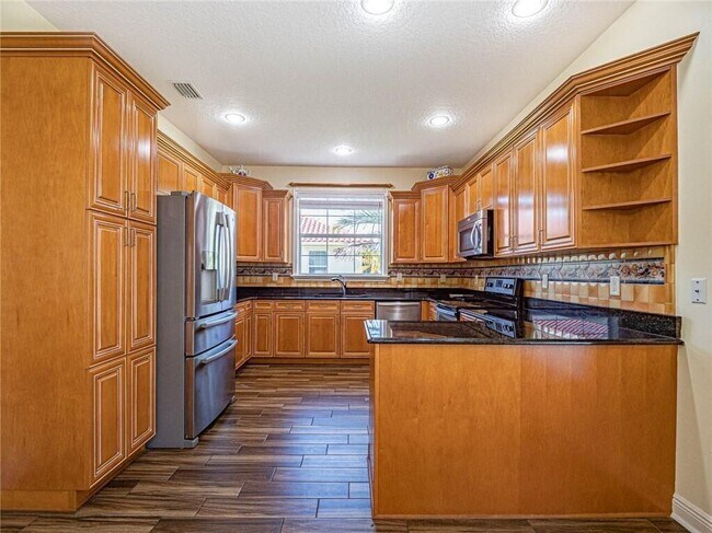 Building Photo - 5836 Pine Ridge Cir