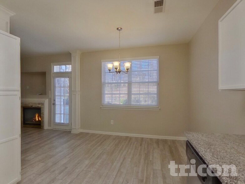 Building Photo - 4621 Sahalee Ln