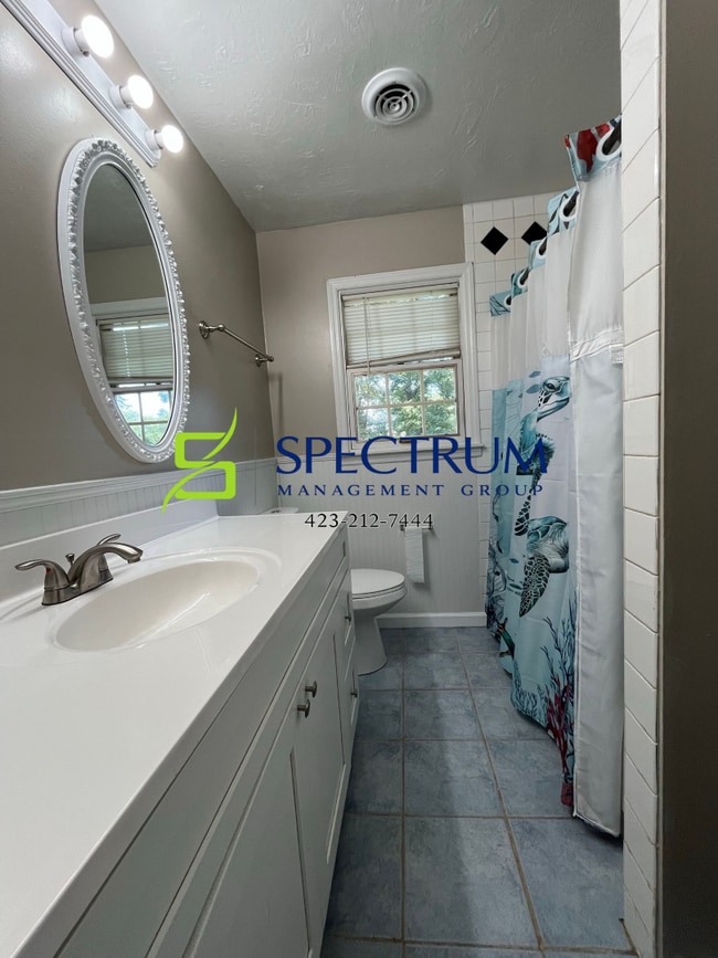 Building Photo - 723 White Oak Cir