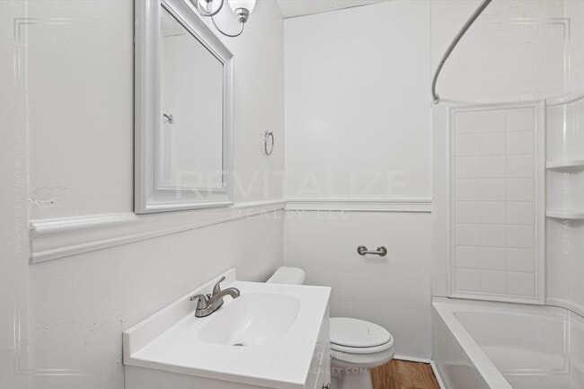 Building Photo - Updated 3 Bed 2 Bath with Large Fenced Yard