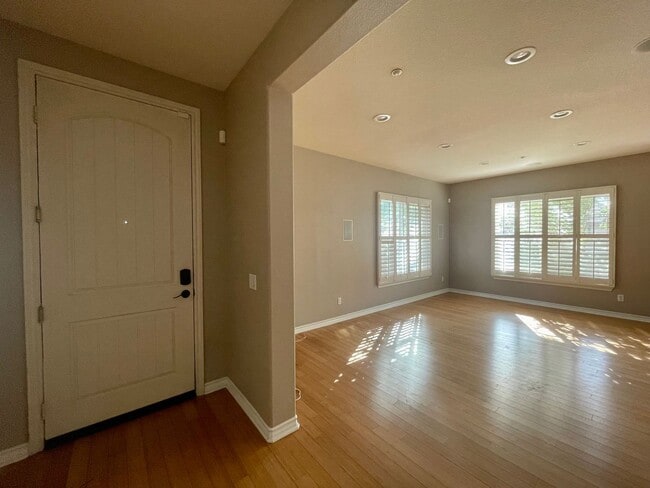 Building Photo - Glenwood, Riverside Gated Community