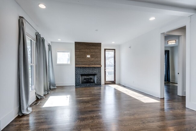 Building Photo - Lovely 3BE/3modern farmhouse is a sheer de...
