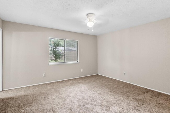 Building Photo - 17622 Autumn Hills Dr