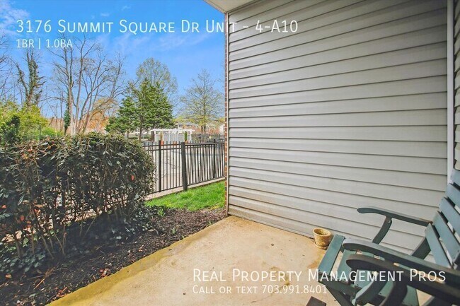 Building Photo - 3176 Summit Square Dr