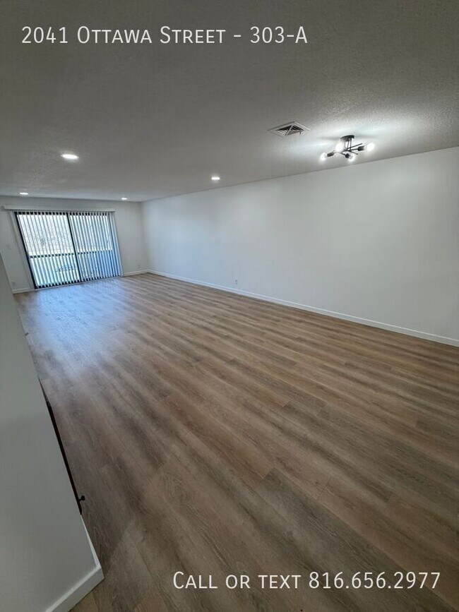 Building Photo - 2041 Ottawa St