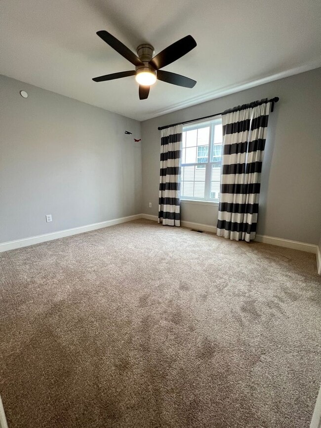 Building Photo - Luxurious 4-Bedroom Corner Townhome in Newtown Square! Available mid-April!