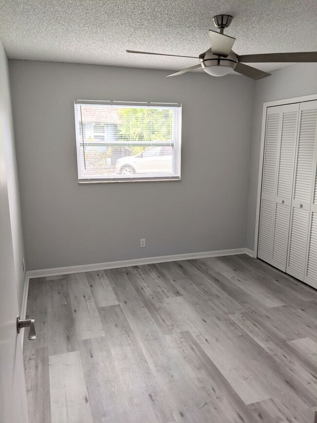 Building Photo - OCEAN ACCESS WATERFRONT! 3 bed / 2 bath wi...