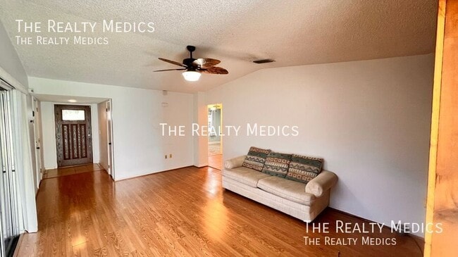 Building Photo - 999 Mancha Real Dr