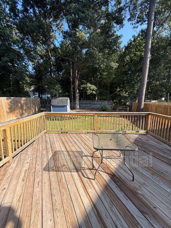 Building Photo - 13702 Danbury Dr