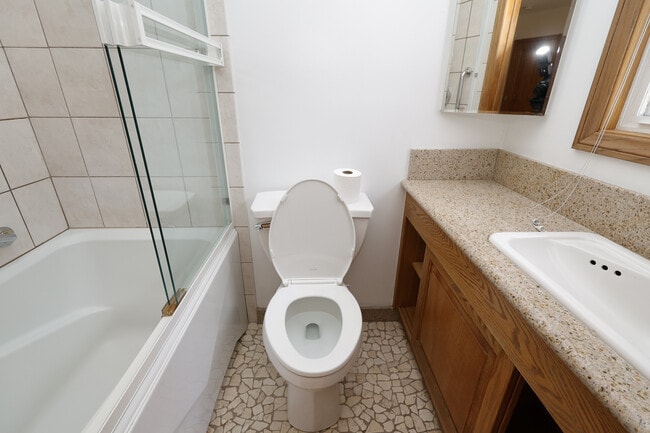 Building Photo - 4831 Canoga Ave