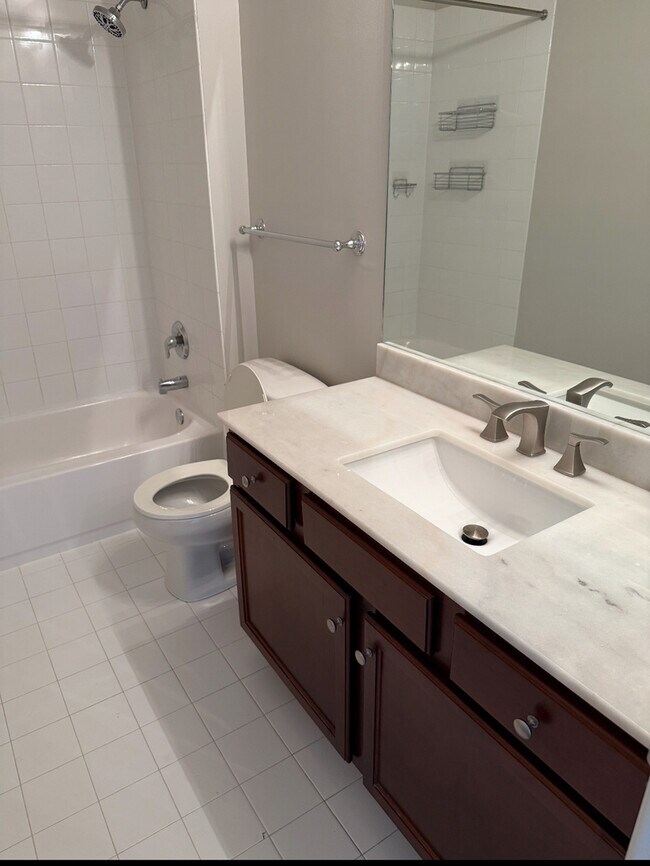 Building Photo - 1901 S Calumet Ave