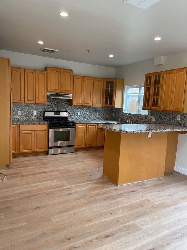 Building Photo - 4028 Tilden Ave