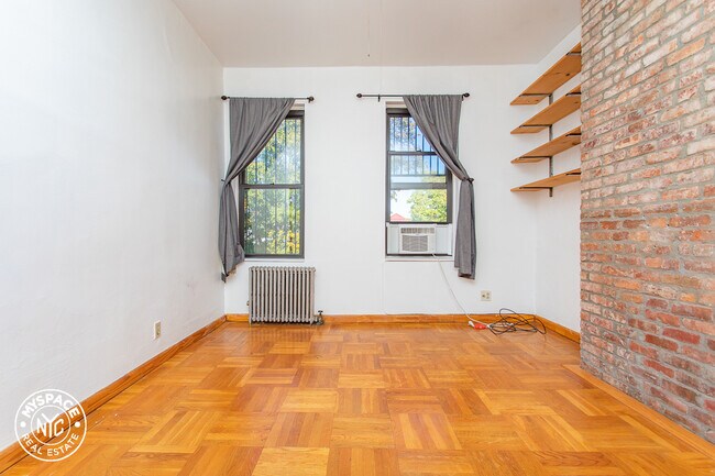 Building Photo - 689 St Johns Pl