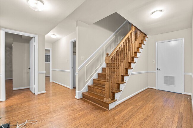 Building Photo - 4 Bed 3 Bath - Bethesda Single Family Home - Move In Ready