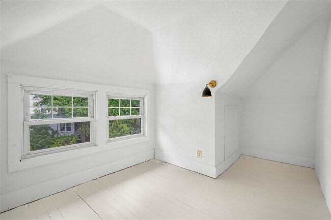 Building Photo - 32 Stuyvesant Ave