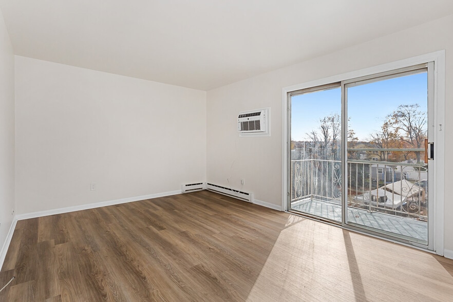 Building Photo - 145 Arnot St