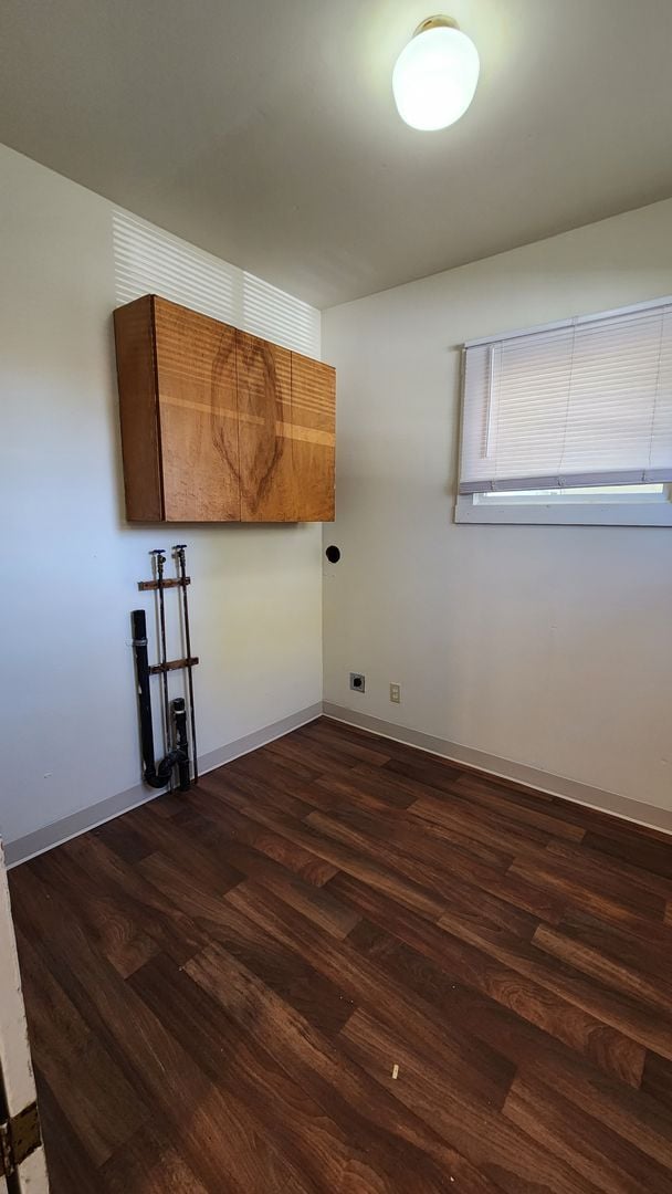 Building Photo - South Hill Home!! Available Now!