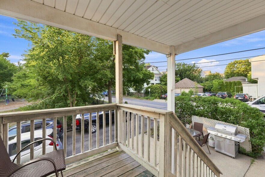 Building Photo - 99 Thorndike St
