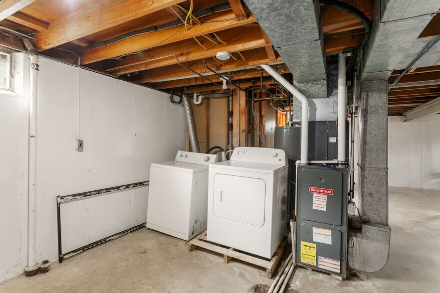 Building Photo - 1536 Byron Dr