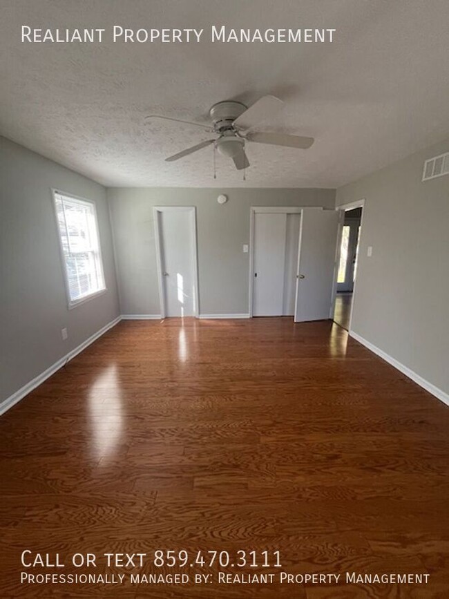 Building Photo - 3-bedroom, 2 full bath duplex in the desir...