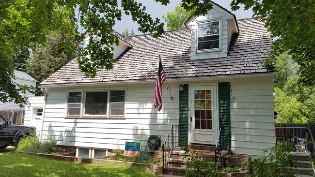 Primary Photo - 411 W Arthur St