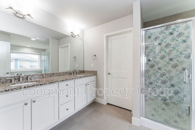 Building Photo - 1303 S Oak Ct.
