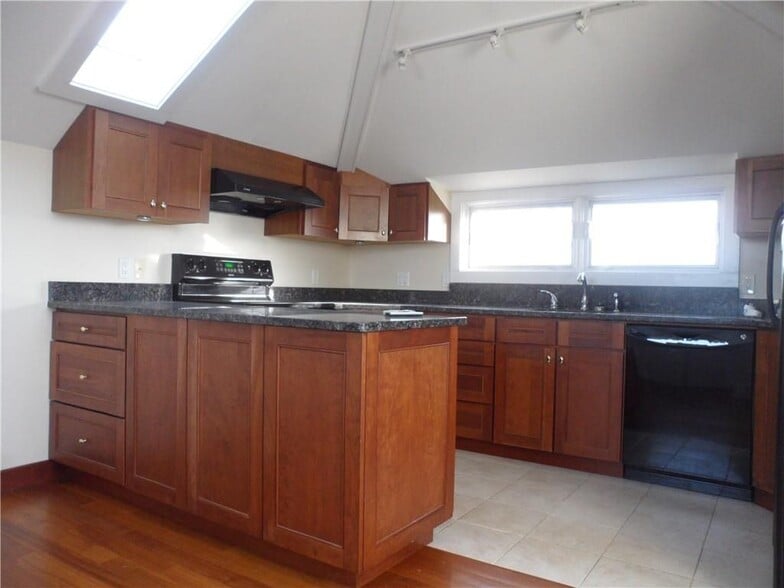 Building Photo - 22 Mt Vernon St