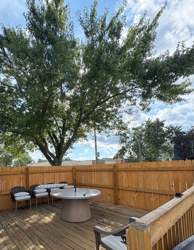 Building Photo - 502 E Homer St