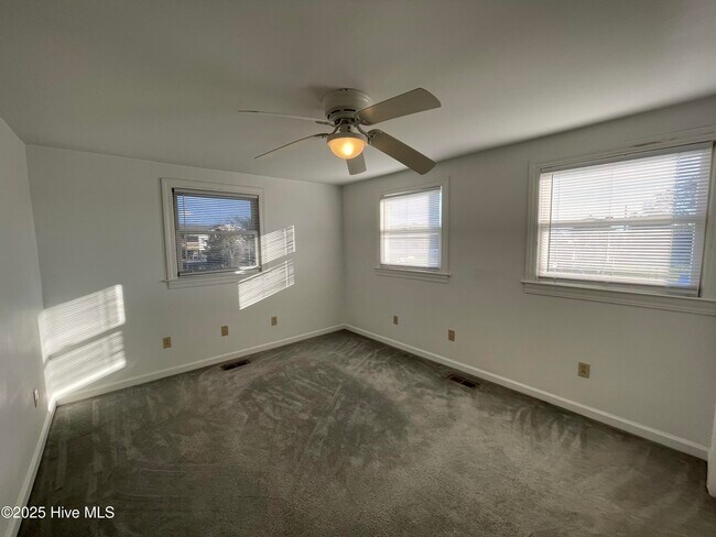 Building Photo - 114 Palmetto Dr