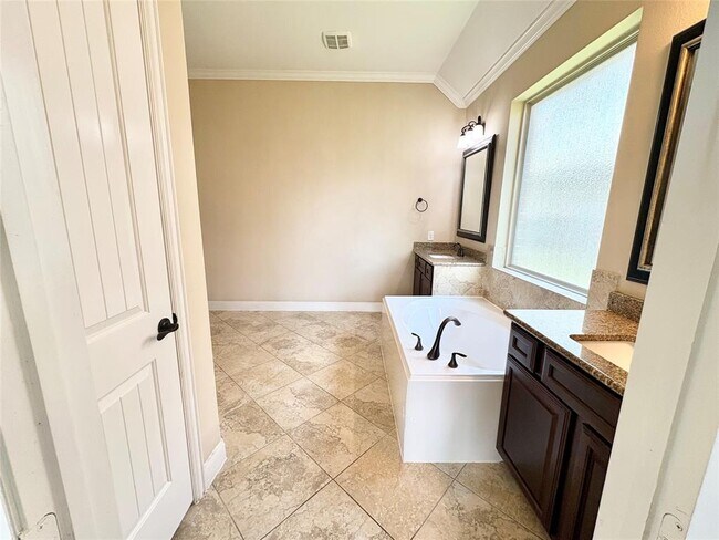 Building Photo - 21346 Huron Bend Dr