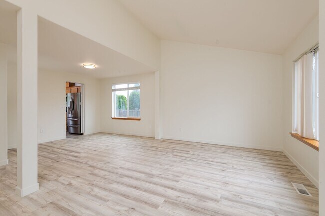 Building Photo - Crofton Hills 2 story