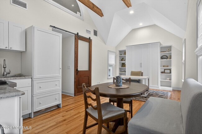 Building Photo - 142 Heck Ave