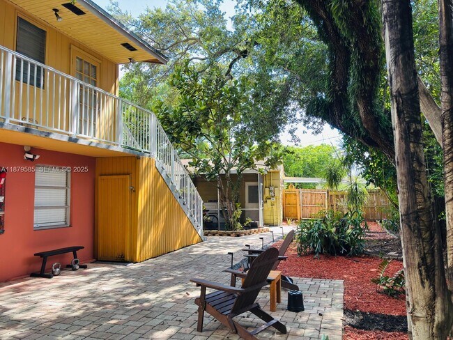 Building Photo - 1913 Riverside Dr