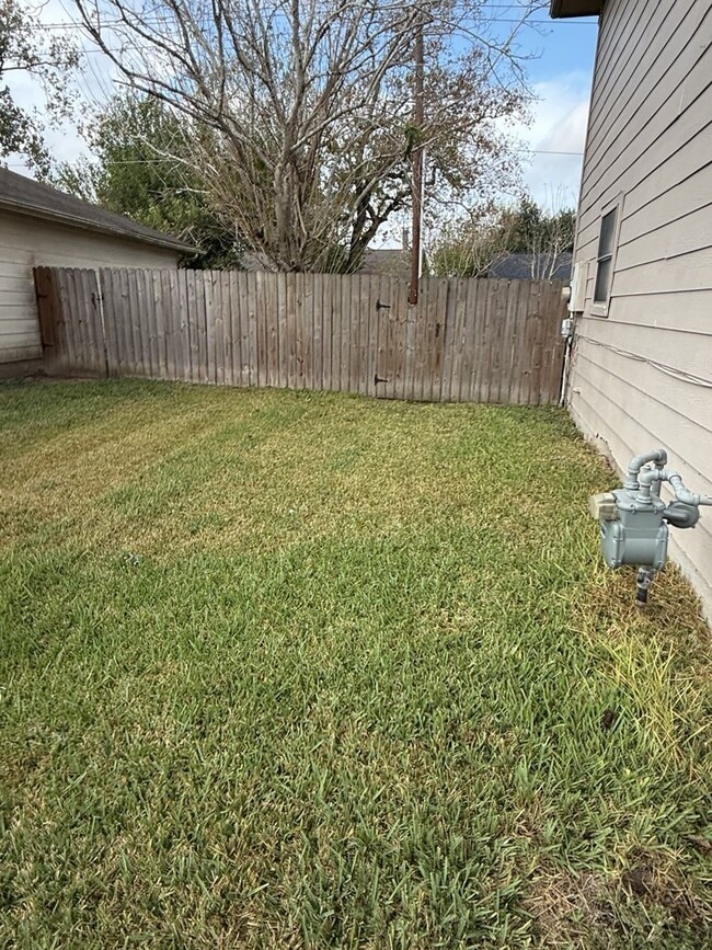 Building Photo - 16410 Amy Ridge Rd