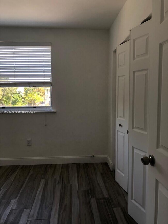 Building Photo - 665 NE 83rd Terrace