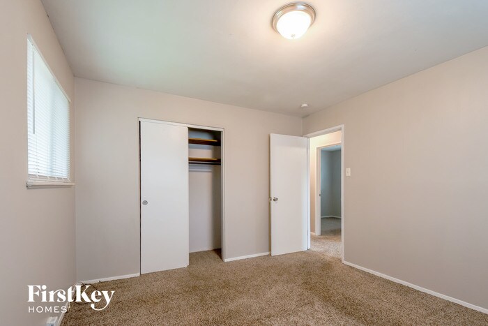 Building Photo - 530 Bardot Dr