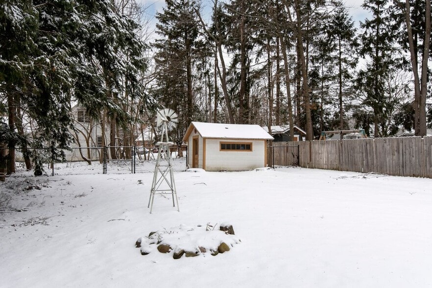 Building Photo - 602 E Garden St