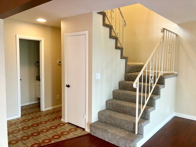 Building Photo - 31440 Club Vista Ln