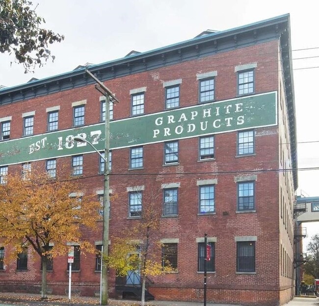 Building Photo - 227 Christopher Columbus Dr