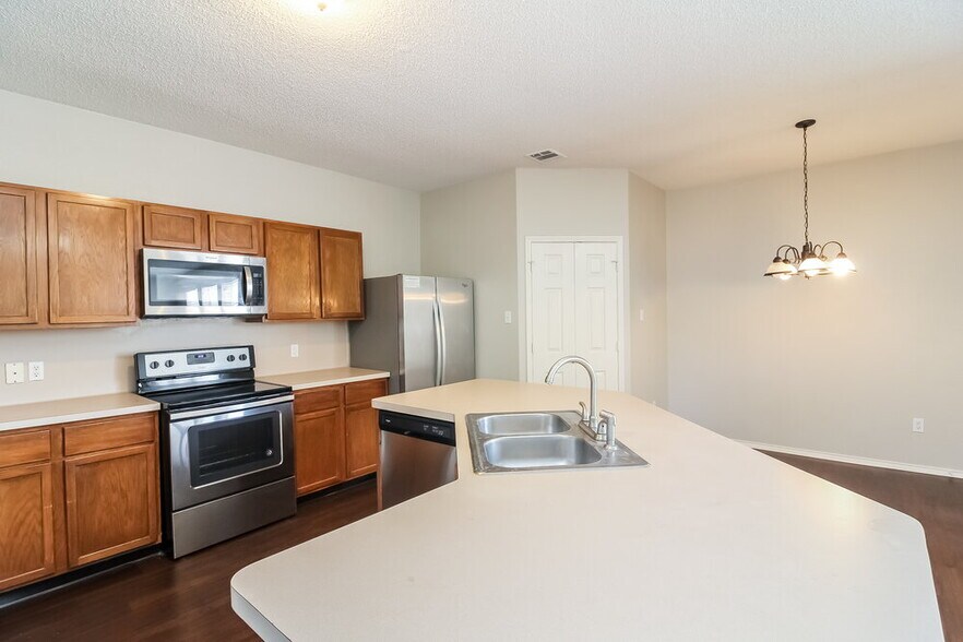 Building Photo - 816 Parker Dr